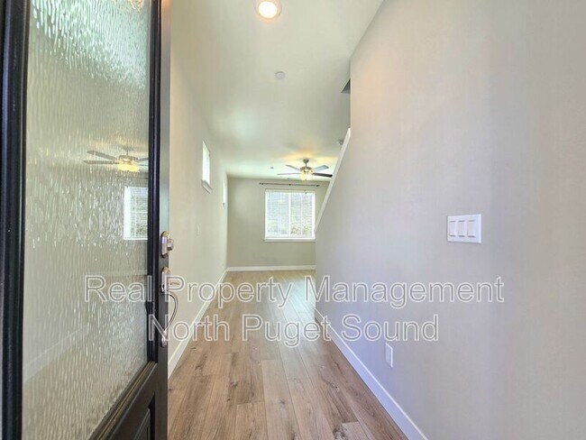 Building Photo - 8303 Gilman Wy