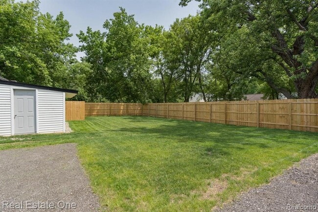 Building Photo - 2392 W Auburn Rd