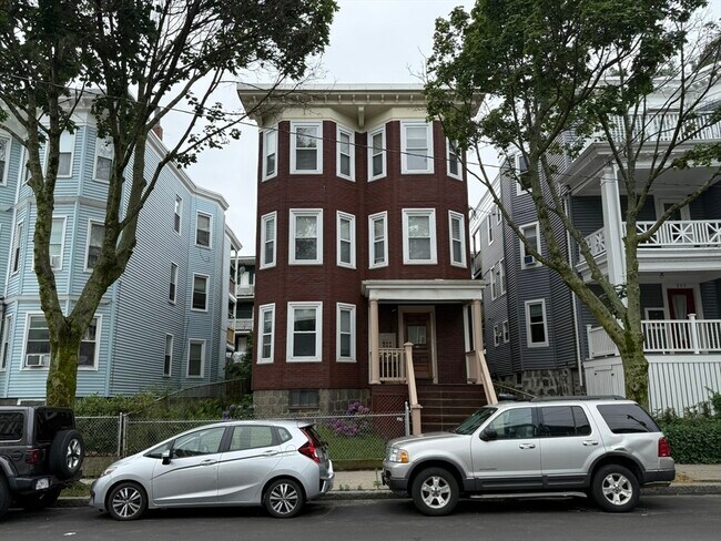 Building Photo - 261 E Cottage St