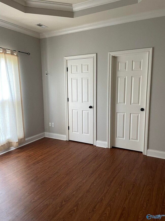 Building Photo - 212 Treetop Dr SE