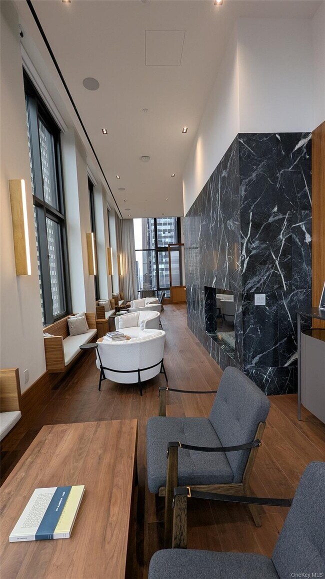 Building Photo - 135 E 47th St