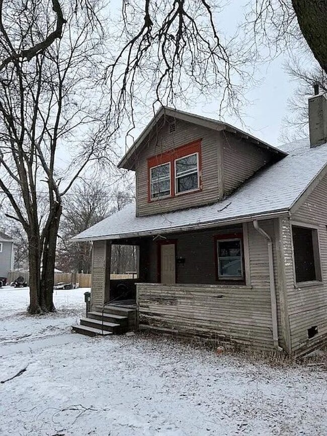 Building Photo - 3 bedroom 1 bathroom single family home