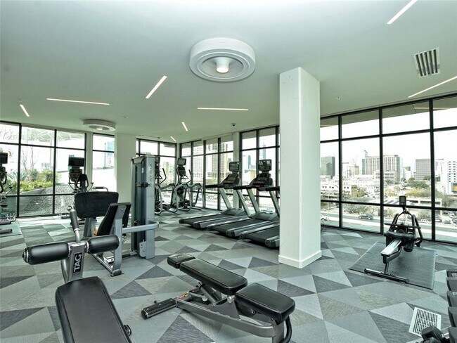 Building Photo - 800 Embassy Dr
