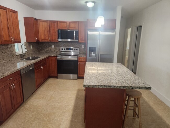 Building Photo - 14721 Pierce St