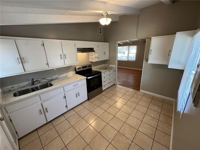 Building Photo - 4051 Pringle Dr