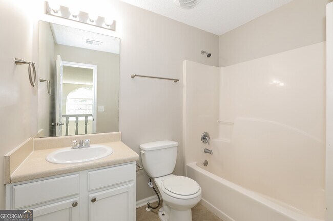 Building Photo - 665 Lakeridge Ct