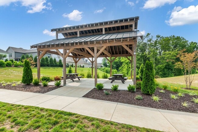 Building Photo - Beautiful 5-bedroom rental home in the hig...