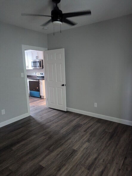 Master Bedroom - 4 Wright St