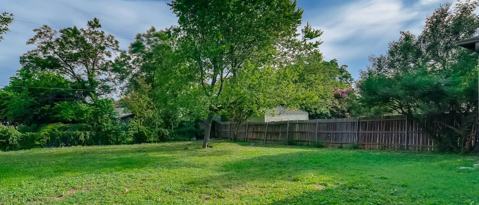 Building Photo - 2040 W Mistletoe Ave