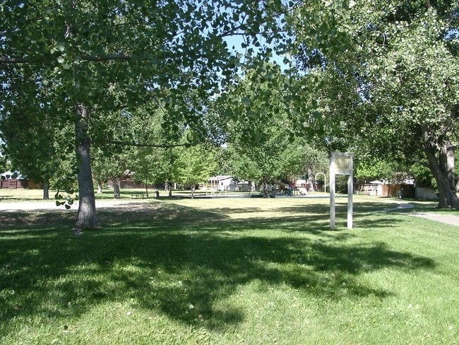 Building Photo - 2BR+Office, 2BA home on the park in Niwot