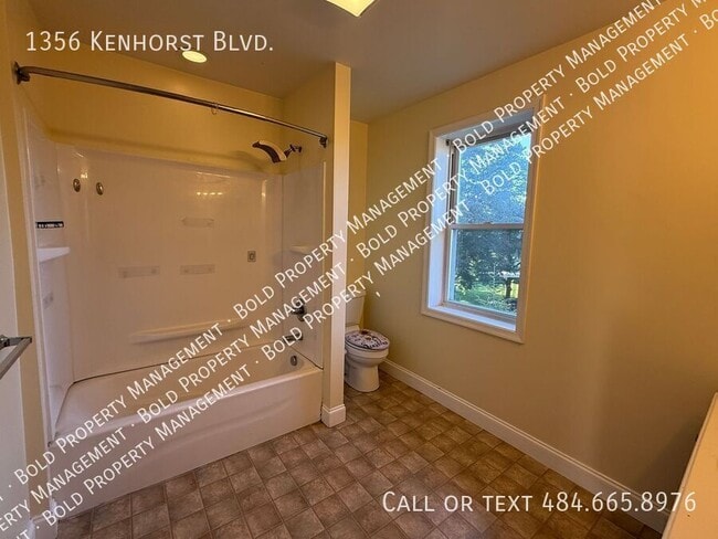 Building Photo - 1356 Kenhorst Blvd