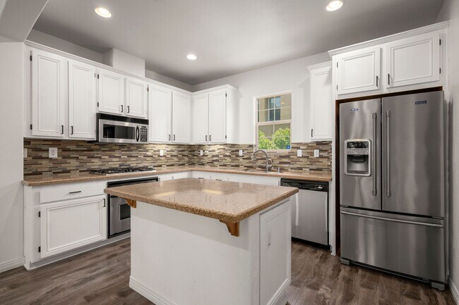 Building Photo - Upgraded Mission Valley 2 Bed 2.5 Bath at the Terraces of Escala! Small Pet OK!