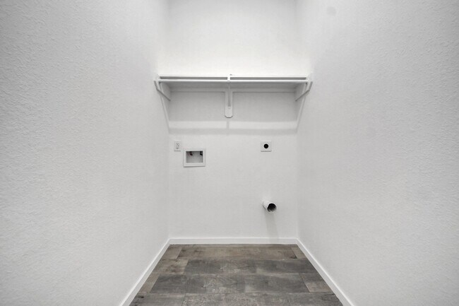 Building Photo - 605 E Murrill St