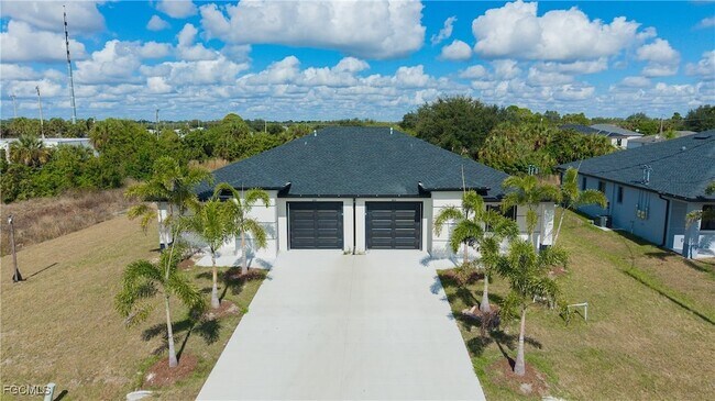 Building Photo - 843 Duplex St E