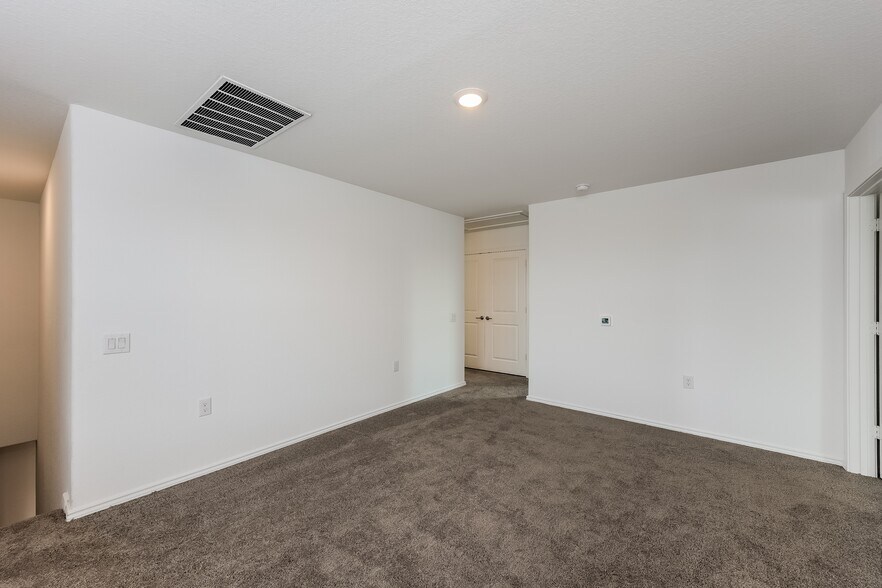Building Photo - 12110 Zoeller Cor