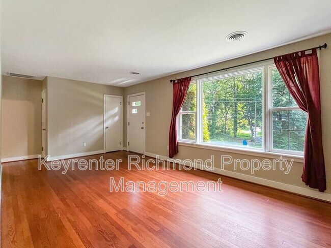 Building Photo - 5509 Swan Dr