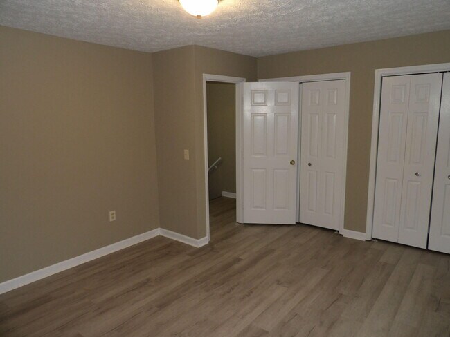 Building Photo - 244 Meadowview Dr