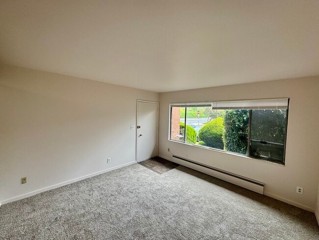Building Photo - 1499 S Columbian Way
