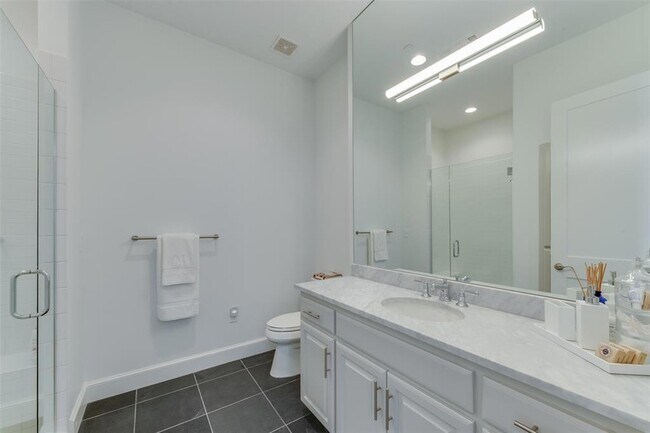 Building Photo - 418 NE 2nd St