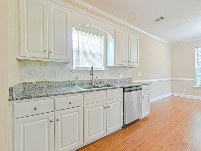 Building Photo - 3 Bed 2.5 Bath Home near Lakeside Highschool