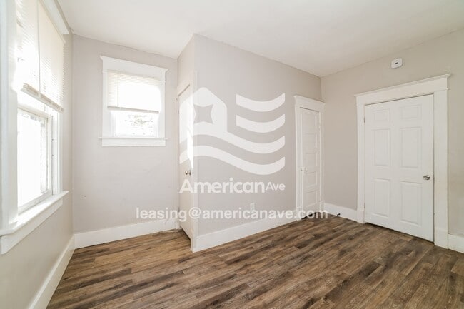 Building Photo - 1114 E Corrington Ave