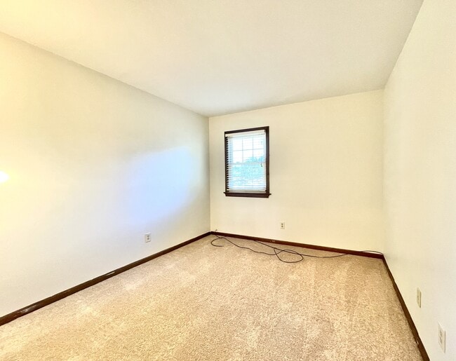 Building Photo - 1021 River Birch Ct