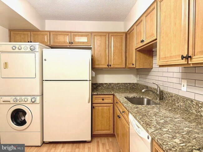 Building Photo - 3310 N Leisure World Blvd