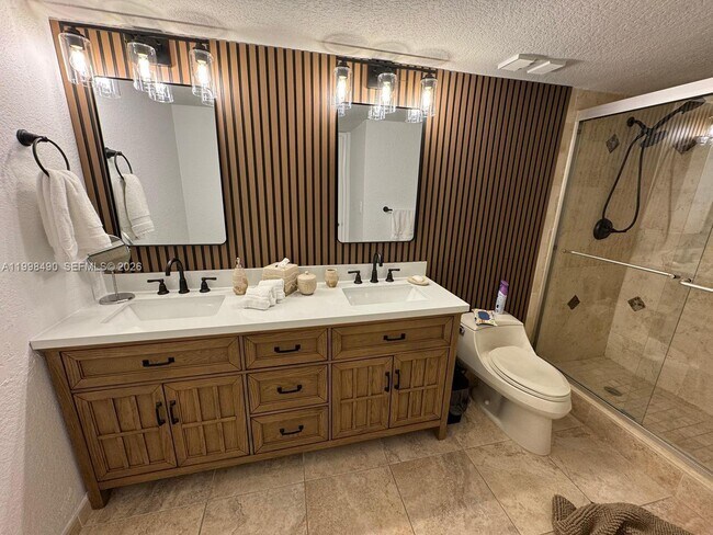 Building Photo - 3600 Mystic Pointe Dr