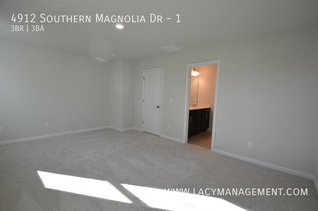 Building Photo - 4912 Southern Magnolia Dr