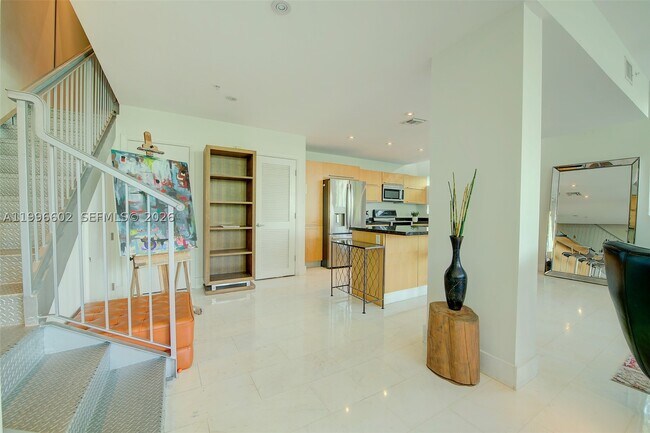 Building Photo - 1577 Bay 201 Bay