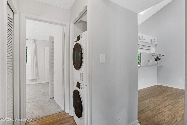 Building Photo - 324 Cres Spring Dr