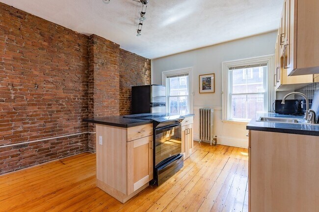 Building Photo - 29 E Concord St