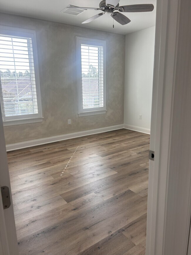 Building Photo - 14 Conifer Ct