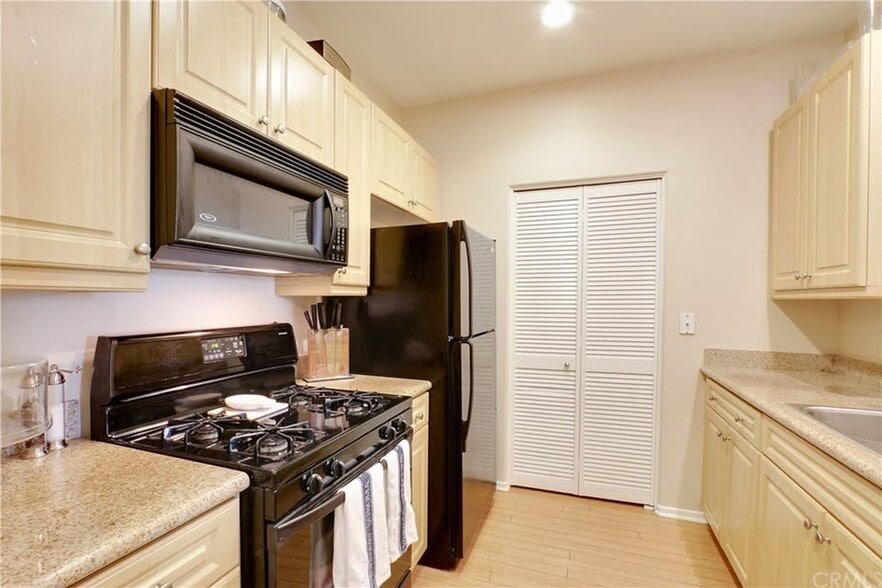 Building Photo - 2335 Watermarke Pl