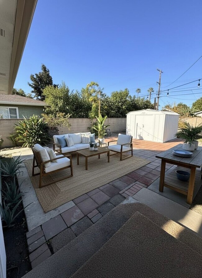 Building Photo - 3Bd House w/ HUGE Yard + RV Parking + New Appliances!