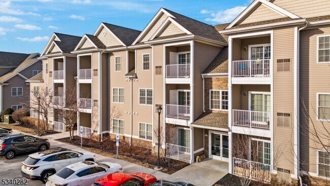 Building Photo - 18 Park Dr