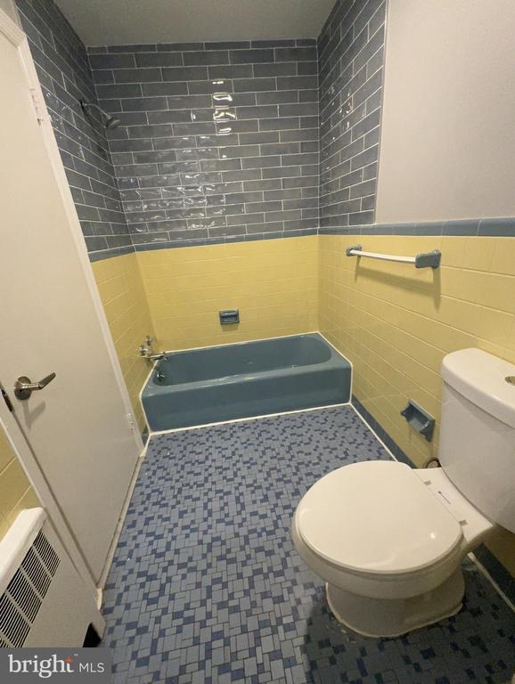Building Photo - 928 Durard St
