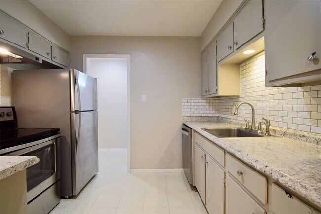 Building Photo - 5936 Cherry Loop