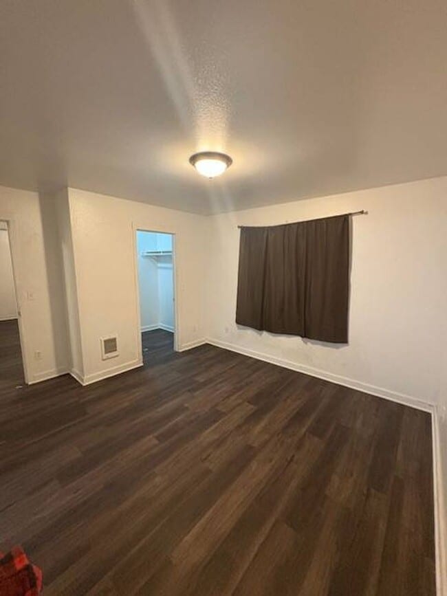 Building Photo - 608 Mark St