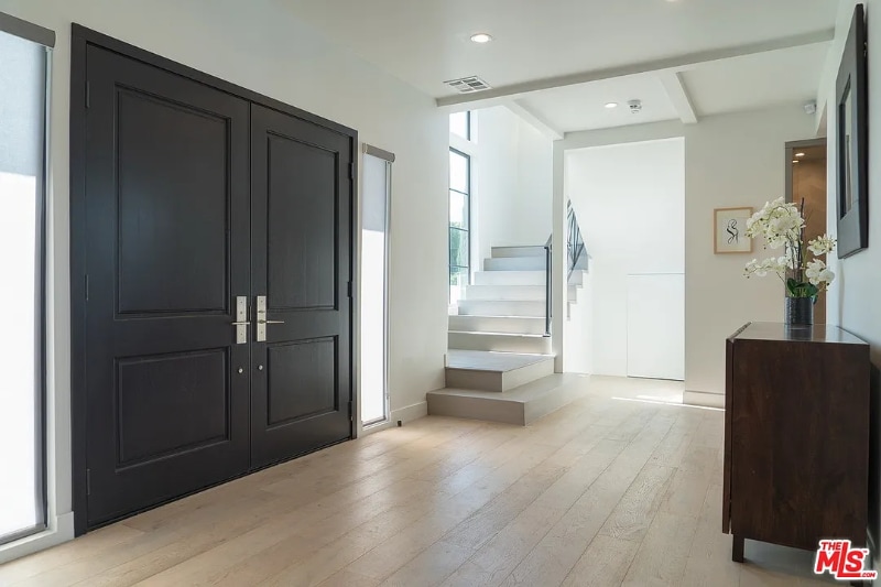 Building Photo - 300 N Plymouth Blvd