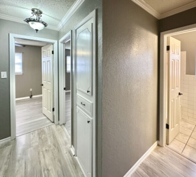 Building Photo - 4 bedroom