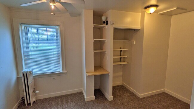 Building Photo - Historic Spacious 2 Bed 1 Bath with Study across City Park! Water/Heat/Trash/Sewer Included! Off ...