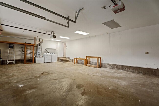 Building Photo - Updated 4-Bedroom with Pool and Bonus Loft...