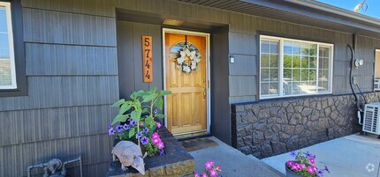 Building Photo - Three bedroom, Two bath House