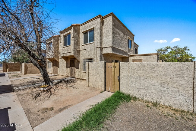 Building Photo - 4623 E Southgate Ave