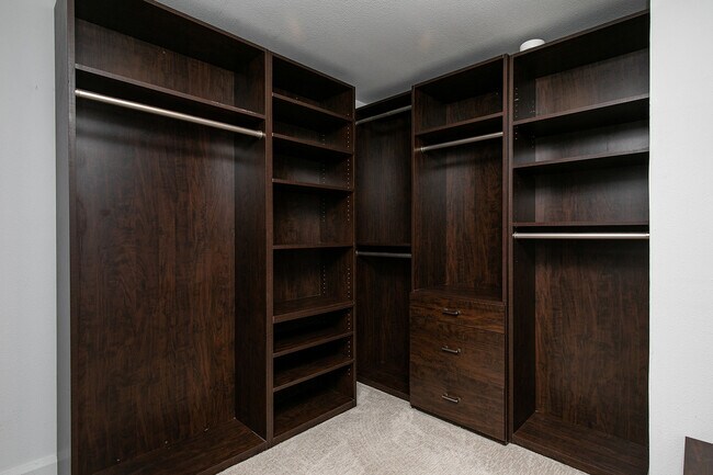 Master closet - 5505 Waterbury Rd