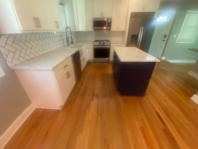 Building Photo - 1524 Alpine Dr