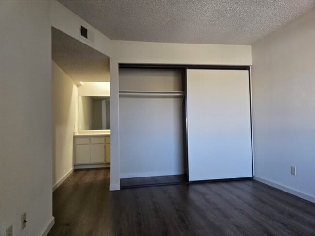 Building Photo - 2624 W Porter Ave