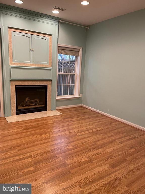 Building Photo - 8077 Sebon Dr