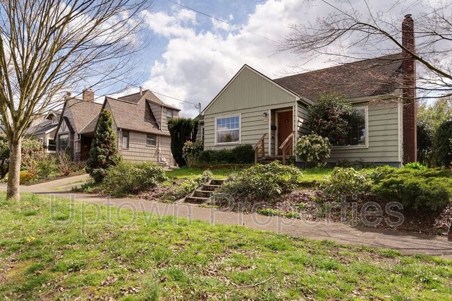 Building Photo - 1644 N Willamette Blvd